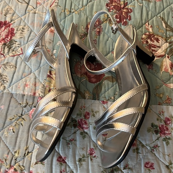 Predictions silver shoes new - Picture 4 of 8